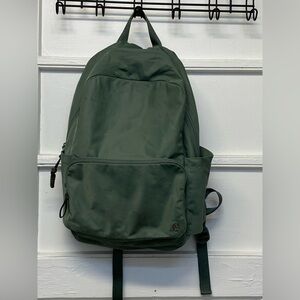 Lululemon - Everywhere Backpack 22L- olive green